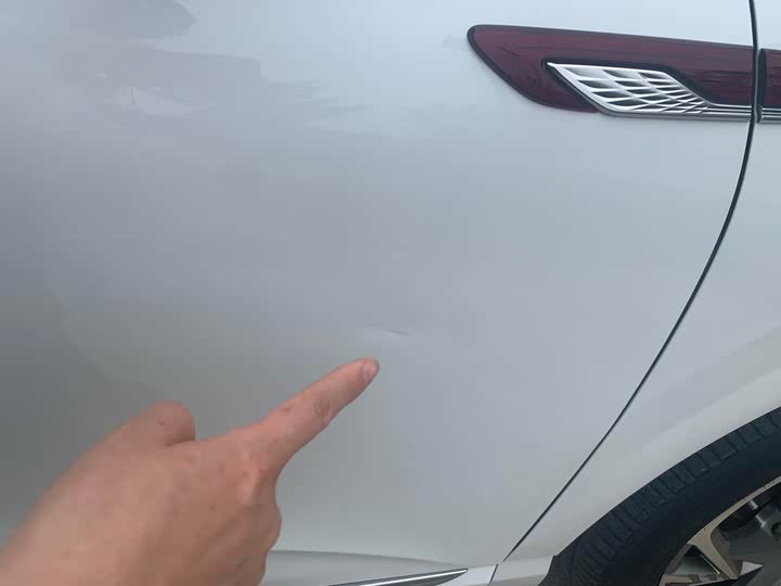 Фото 16 - Hongqi HS3