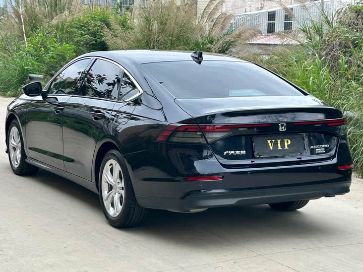 Фото 4 - Honda Accord