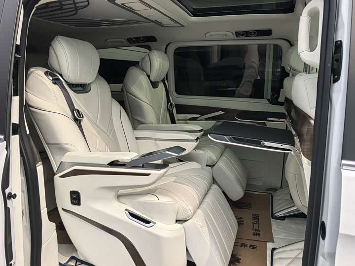 Фото 10 - Mercedes-Benz V-Class