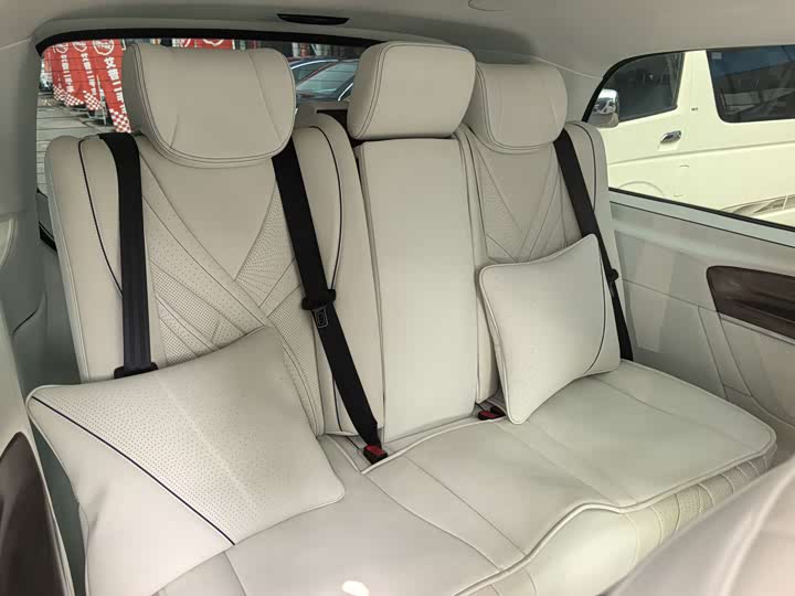 Фото 11 - Mercedes-Benz V-Class