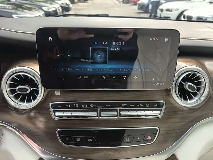 Фото 14 - Mercedes-Benz V-Class