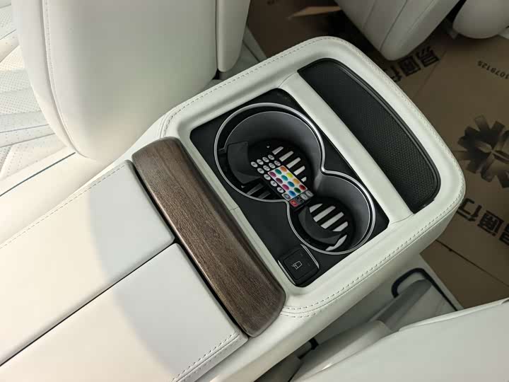 Фото 16 - Mercedes-Benz V-Class