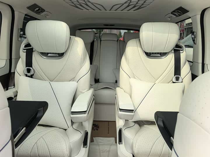 Фото 17 - Mercedes-Benz V-Class