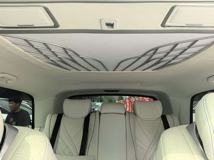 Фото 18 - Mercedes-Benz V-Class