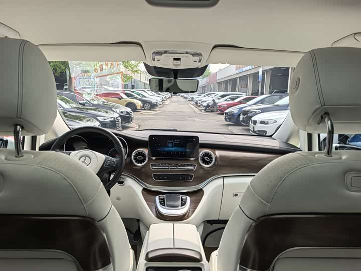 Фото 21 - Mercedes-Benz V-Class