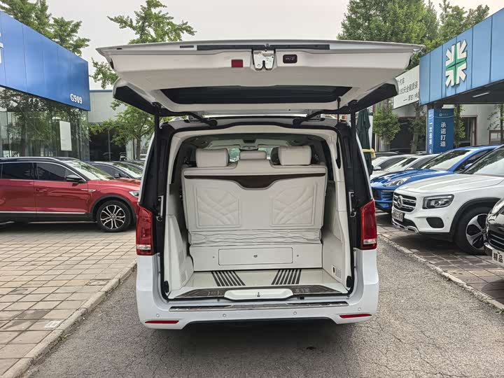 Фото 22 - Mercedes-Benz V-Class