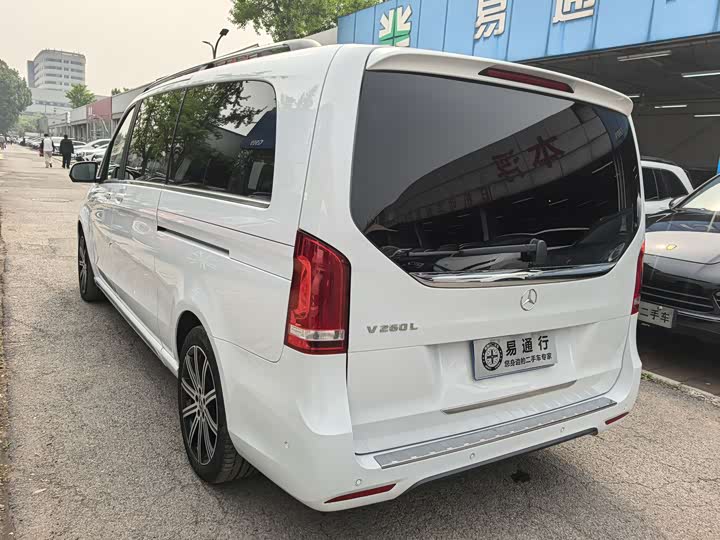 Фото 23 - Mercedes-Benz V-Class