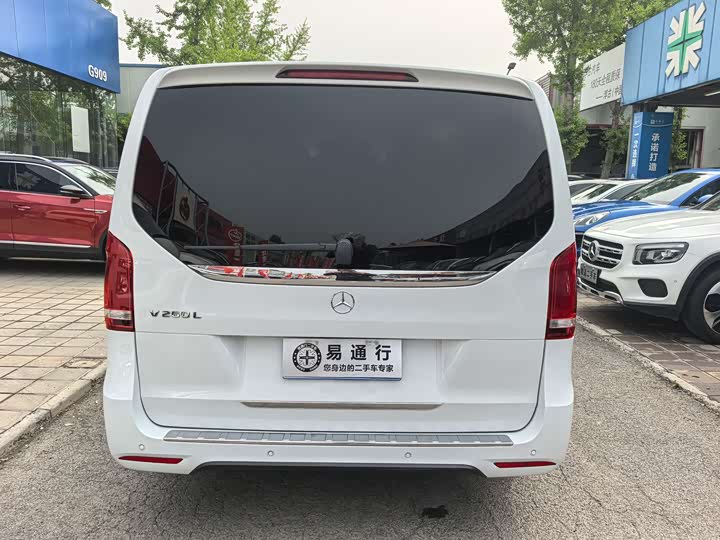 Фото 24 - Mercedes-Benz V-Class