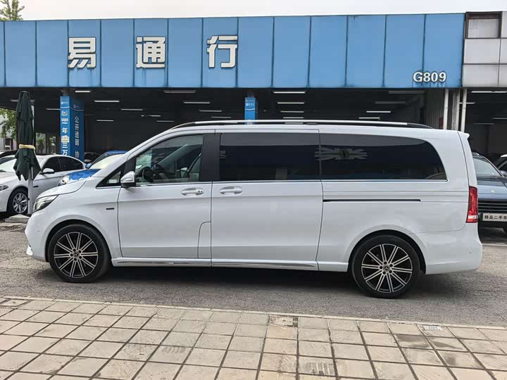 Фото 26 - Mercedes-Benz V-Class