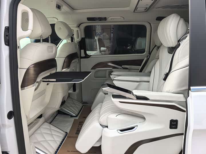 Фото 7 - Mercedes-Benz V-Class