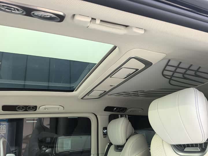 Фото 8 - Mercedes-Benz V-Class