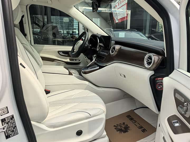 Фото 9 - Mercedes-Benz V-Class
