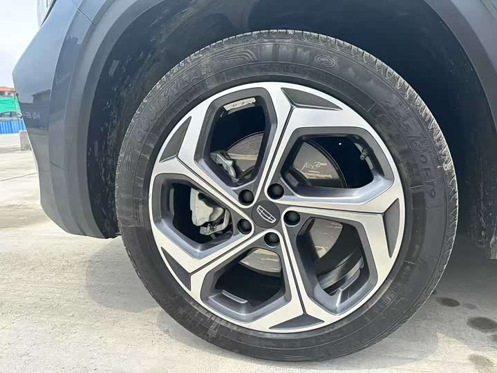 Фото 12 - Geely Monjaro