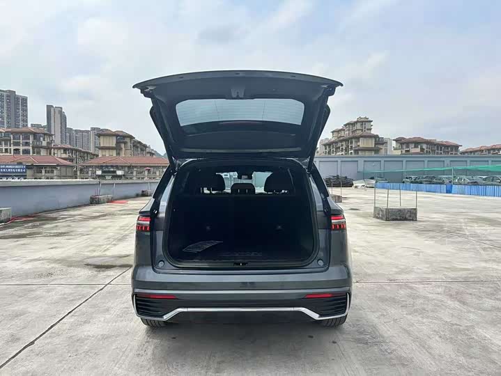 Фото 14 - Geely Monjaro