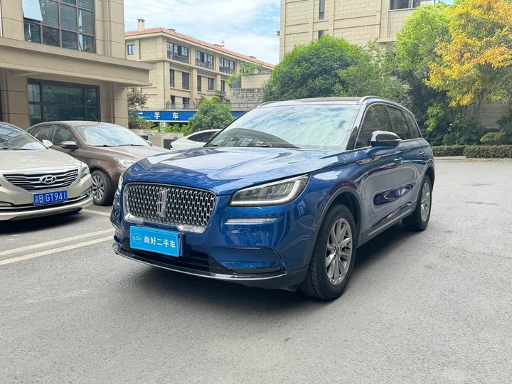 Фото 1 - Lincoln Corsair