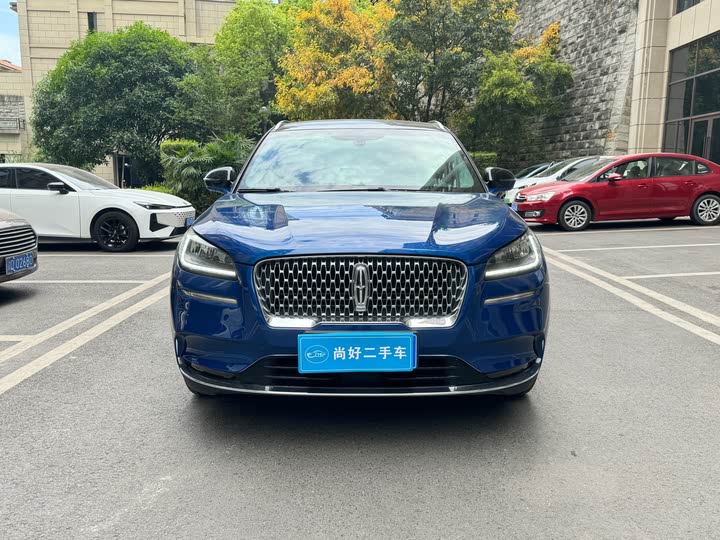 Фото 2 - Lincoln Corsair