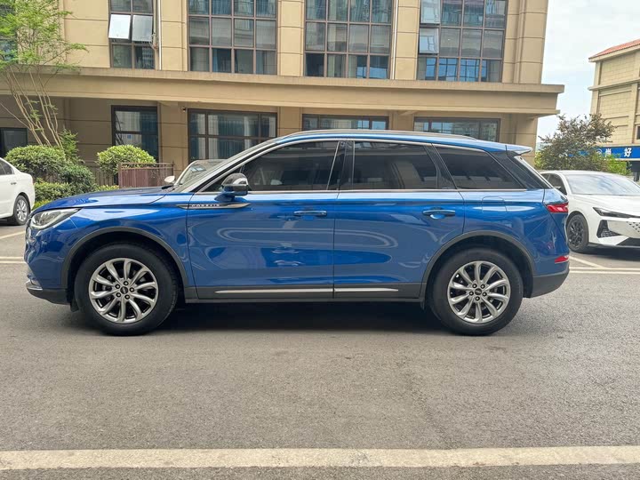 Фото 4 - Lincoln Corsair