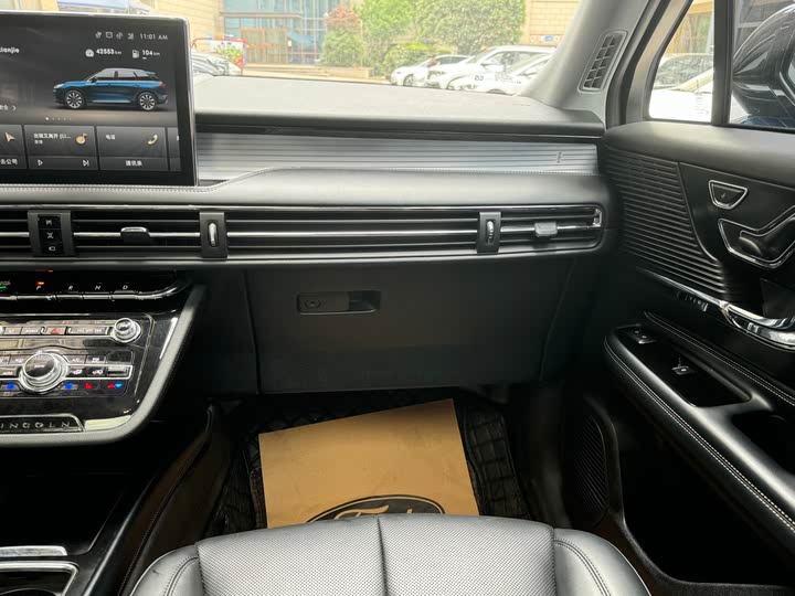 Фото 8 - Lincoln Corsair