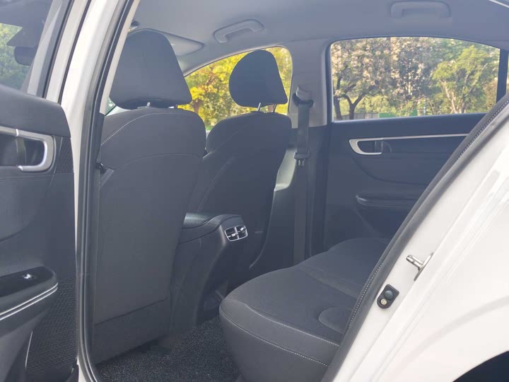 Фото 11 - Hyundai Mistra EV