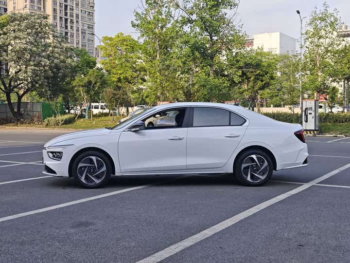 Фото 4 - Hyundai Mistra EV