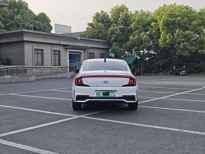 Фото 6 - Hyundai Mistra EV