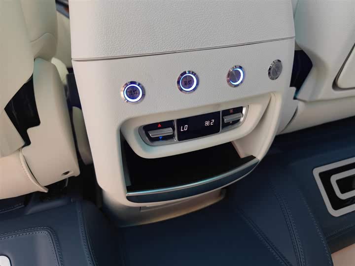 Фото 16 - Mercedes-Benz V-Class