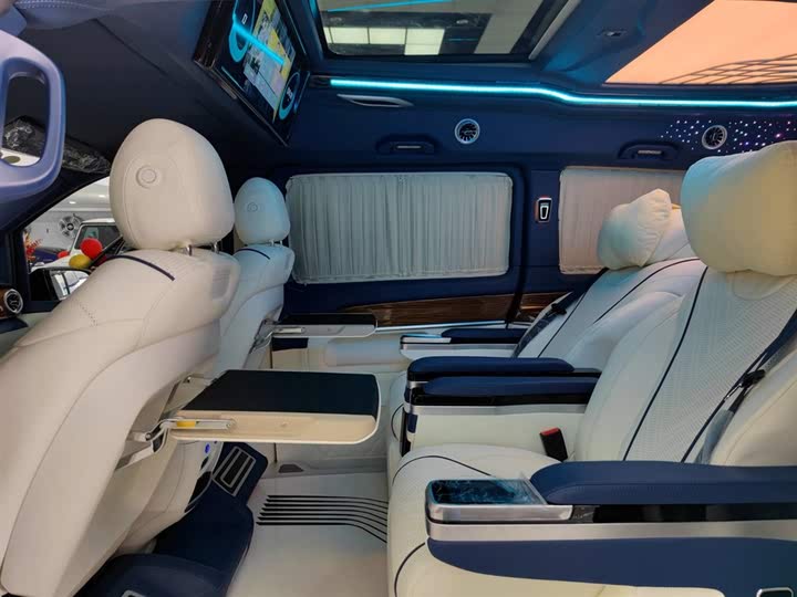 Фото 18 - Mercedes-Benz V-Class