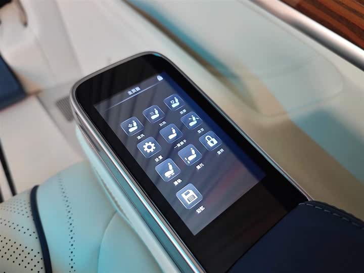 Фото 19 - Mercedes-Benz V-Class