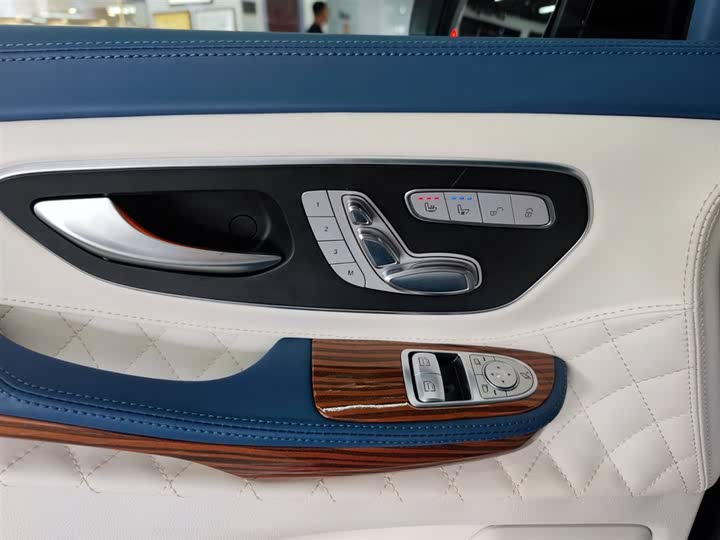 Фото 23 - Mercedes-Benz V-Class