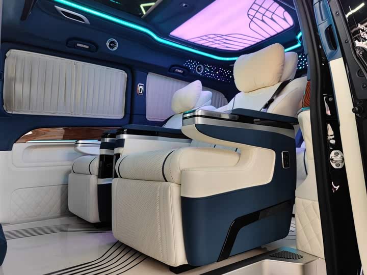 Фото 7 - Mercedes-Benz V-Class