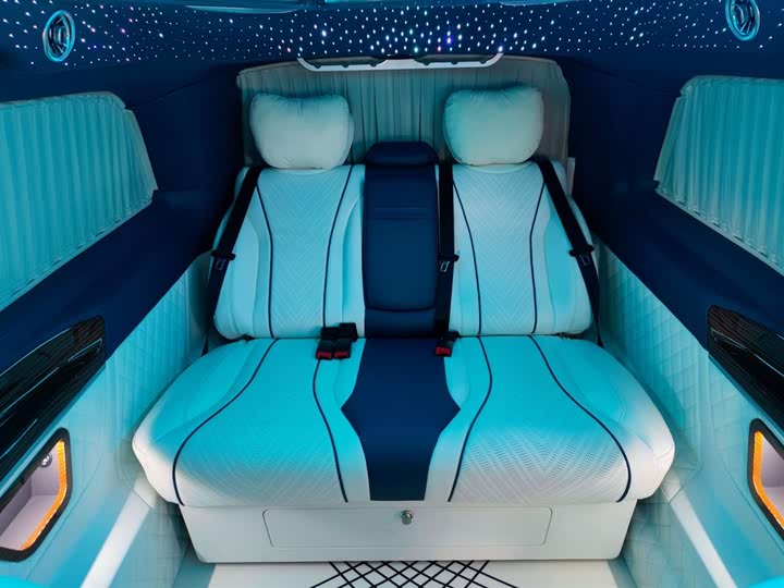 Фото 8 - Mercedes-Benz V-Class