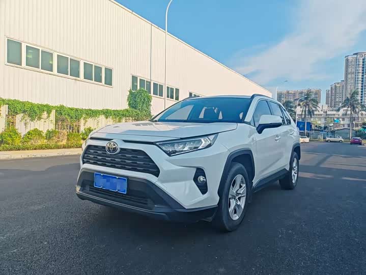 Фото 1 - Toyota RAV4