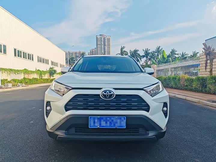 Фото 2 - Toyota RAV4