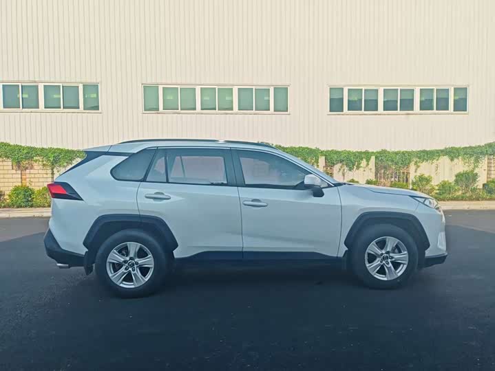 Фото 5 - Toyota RAV4