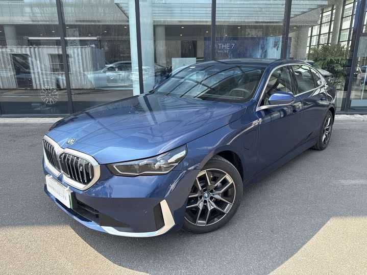 Фото 1 - BMW i5