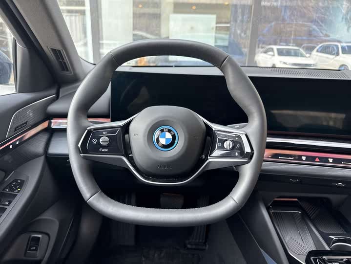 Фото 5 - BMW i5