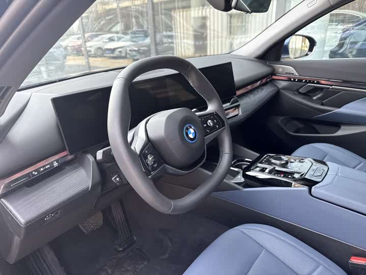 Фото 7 - BMW i5
