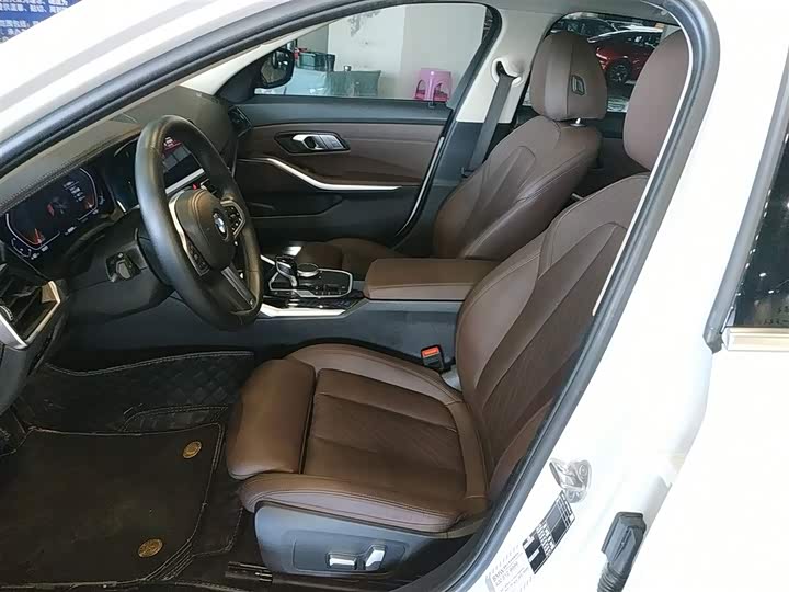 Фото 13 - BMW 3 Series