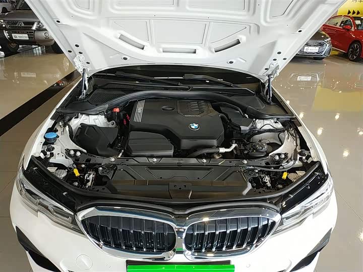 Фото 18 - BMW 3 Series