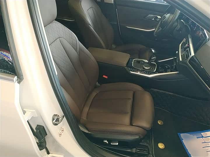 Фото 22 - BMW 3 Series