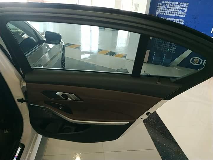 Фото 24 - BMW 3 Series