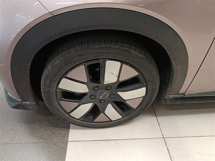 Фото 22 - BYD Dolphin