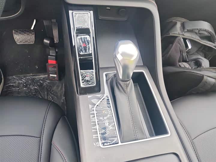 Фото 14 - Roewe i5