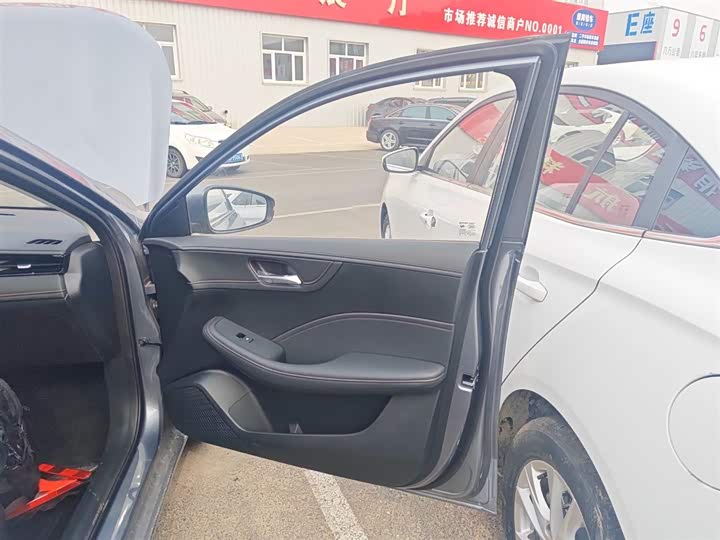 Фото 26 - Roewe i5