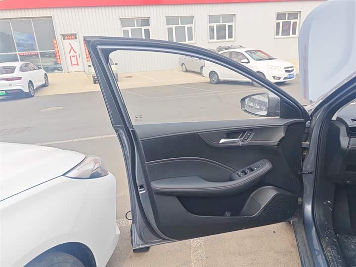 Фото 28 - Roewe i5