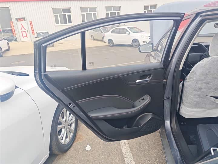 Фото 29 - Roewe i5