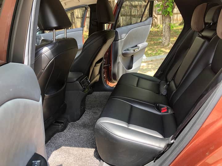 Фото 11 - Lexus RZ