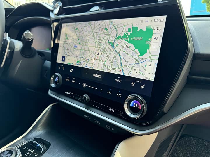 Фото 10 - Lexus RZ