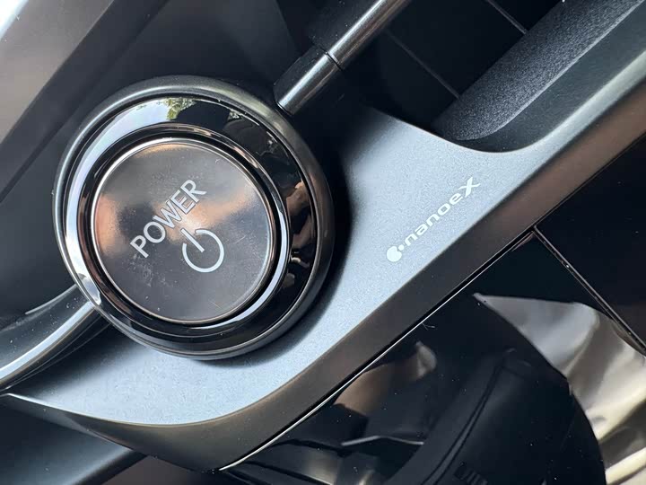 Фото 13 - Lexus RZ