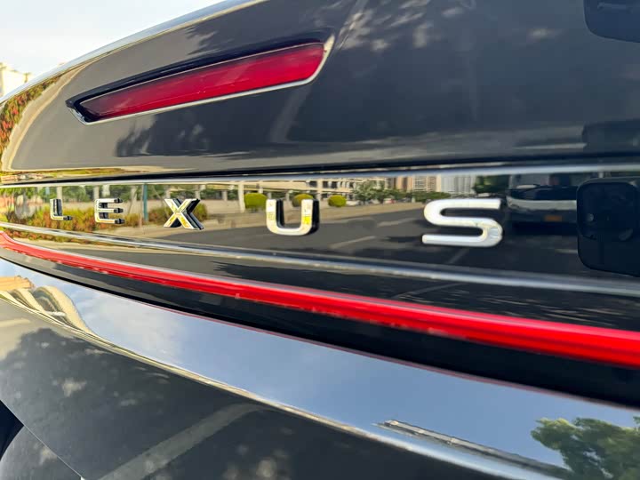 Фото 17 - Lexus RZ